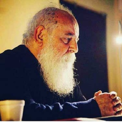 دانلود دکلمه هوشنگ ابتهاج نشسته ام به در نگاه میکنم دانلود دکلمه هوشنگ ابتهاج نشسته ام به در نگاه میکنم