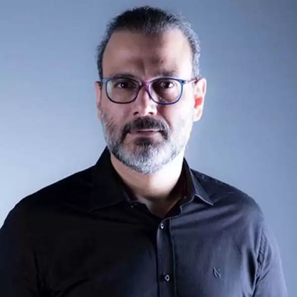 دانلود آهنگ شباهت های ما باران که میبارد تماشاییست