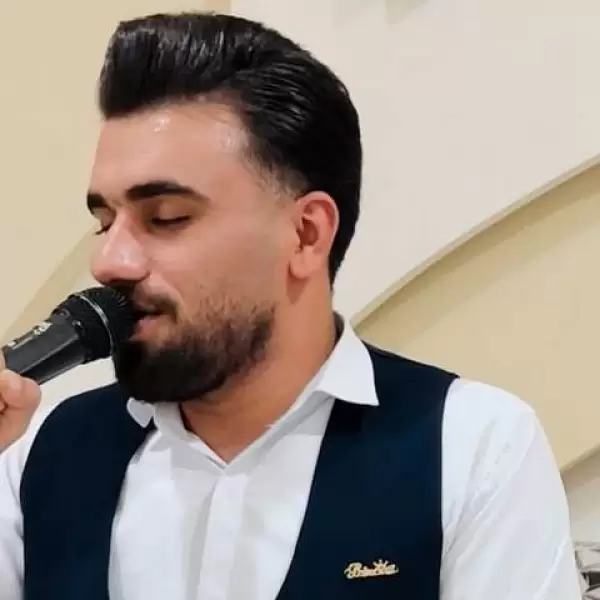 دانلود آهنگ عشق مو نچراله همه چیش ساده دانلود آهنگ عشق مو نچراله همه چیش ساده