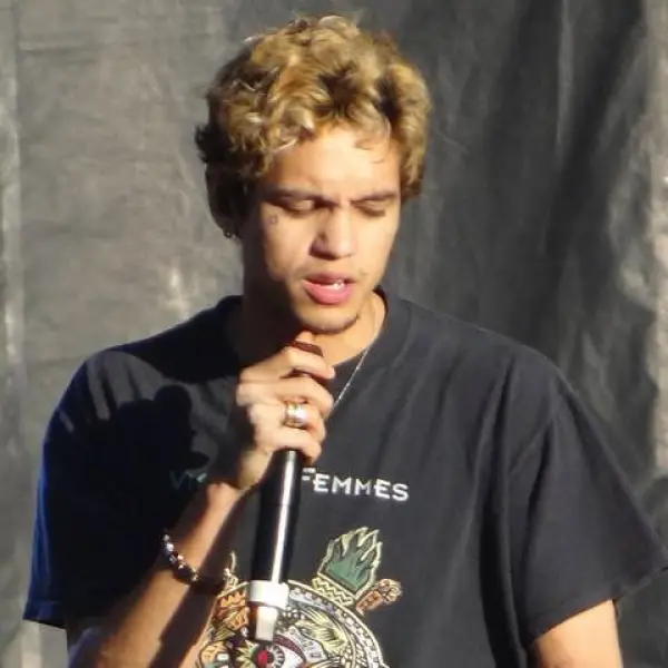 دانلود آهنگ babydoll Dominic Fike دانلود آهنگ babydoll Dominic Fike
