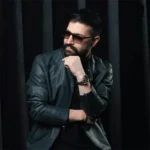 دانلود آهنگ مینشینم با تو و دورت حصار میکشم